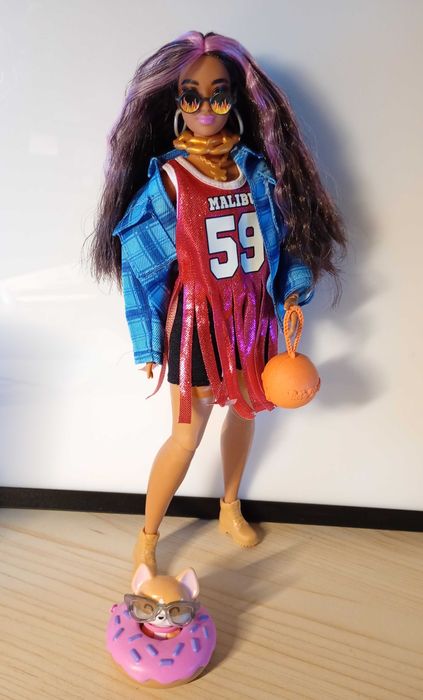 Lalka Barbie Extra #13; Piękna; Sportowa; Basketball /Mattel/.