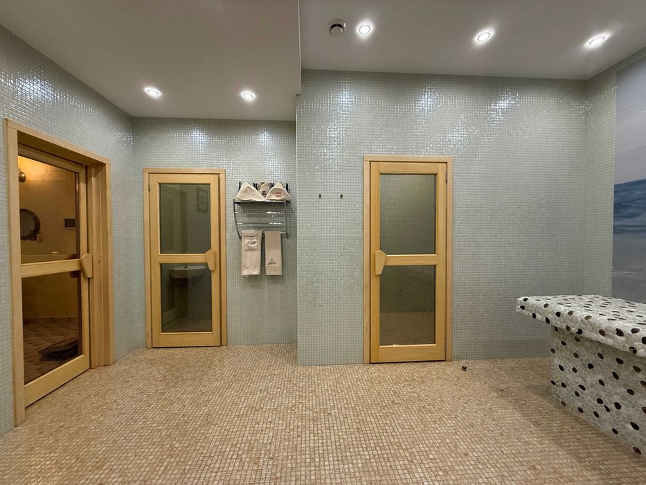 Містечко біля лісу, 45 соток, будинок 600 м2, Стоянка