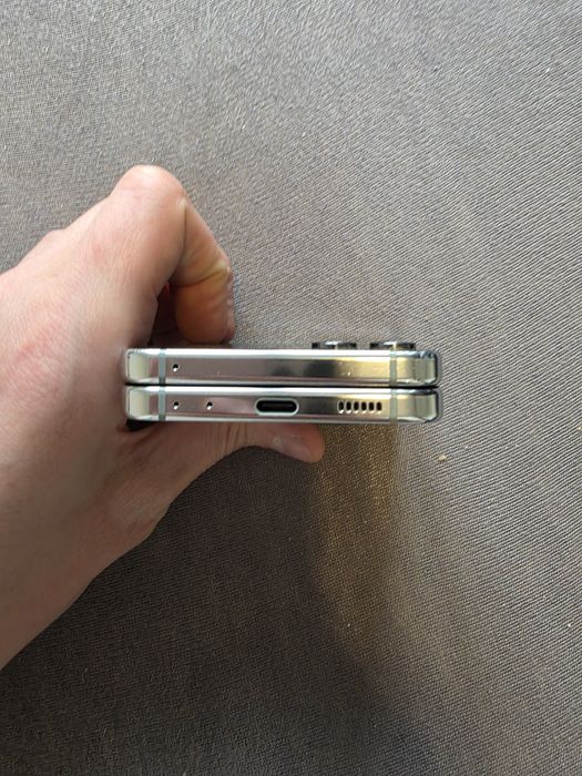 Telefon Komórkowy Samsung Galaxy Z Flip 5 (USZKODZONY)