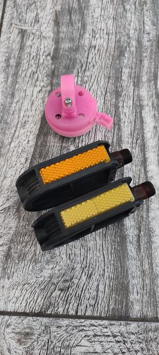 Dzwonek i pedały do rowerka dzieciecego