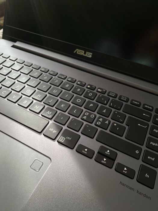 Asus Zenbook uc530u