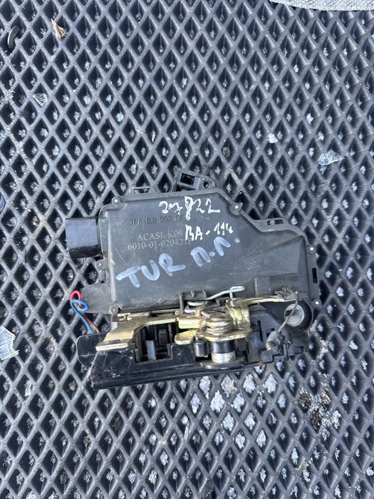 Замок дверей передньої лівої Audi A4 B5, В6, А6 С5 - Ауді А4 Б5