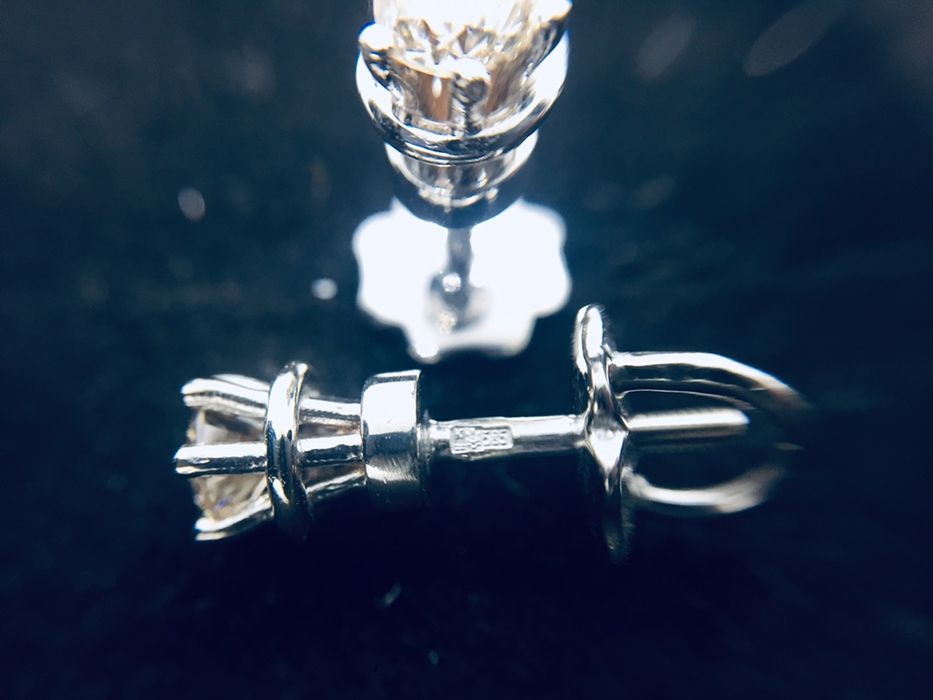 Золотые сережки с натуральными бриллиантами 0.50 карат. В наличии!