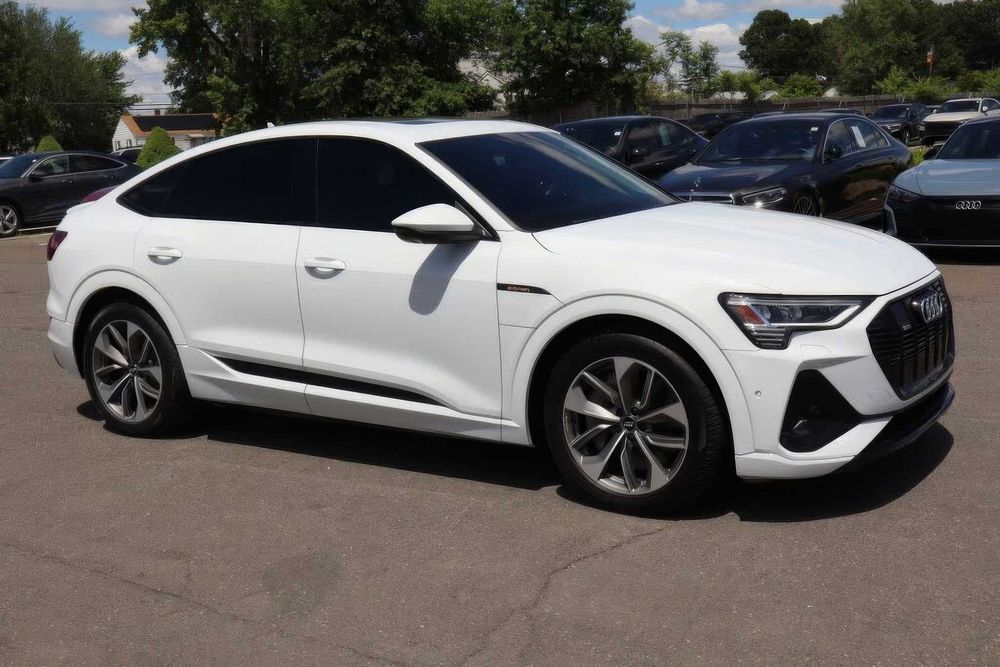 Audi E-Tron      2022