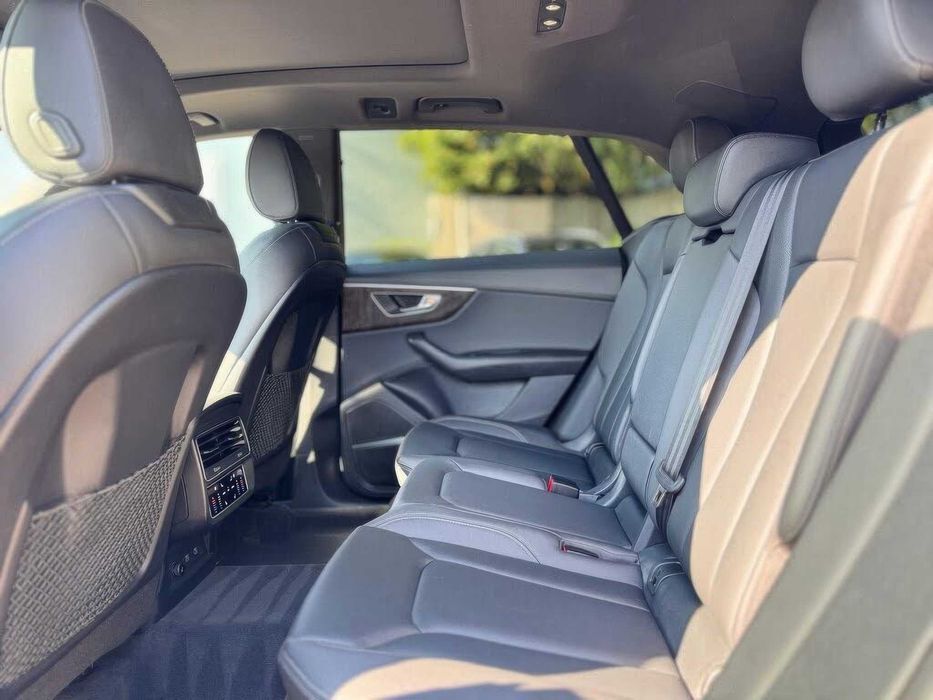 Audi Q8 quattro Premium Plus      2021