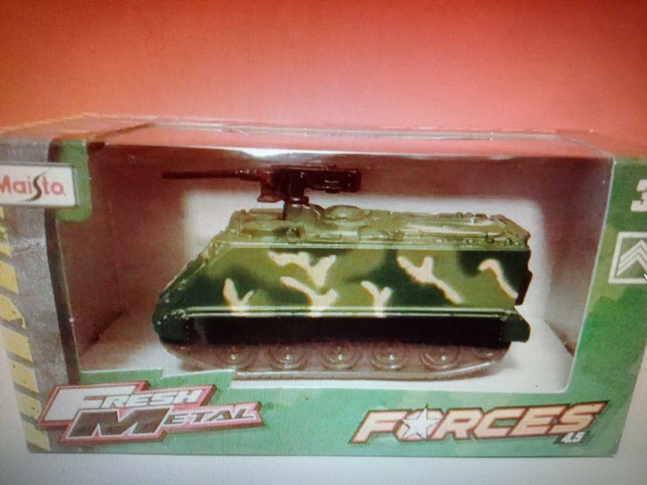 Maisto , zabawka  M113 .