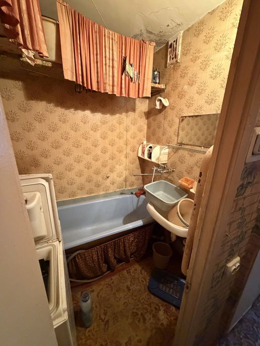 Продам 1-ю квартиру. Червоної Калини 81Б