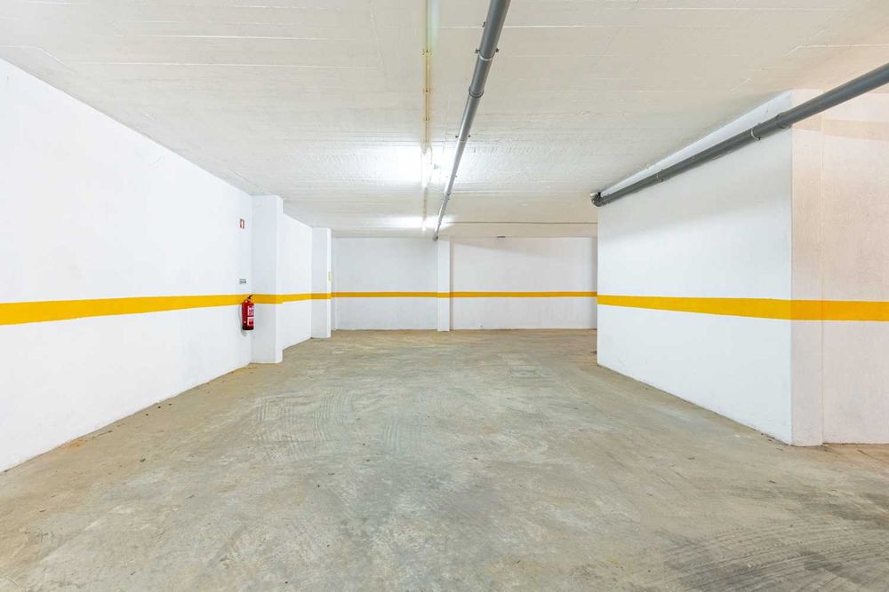 Lugares de Garagem para Arrendamento — Avenida do Brasil, São Marcos