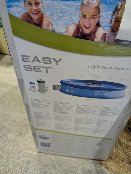 Piscina Intex grande nova e selada