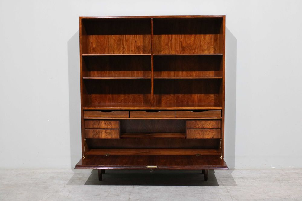 Estante nórdica em pau santo