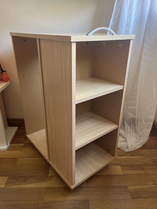 Mesa de cabeceira/apoio com rodas