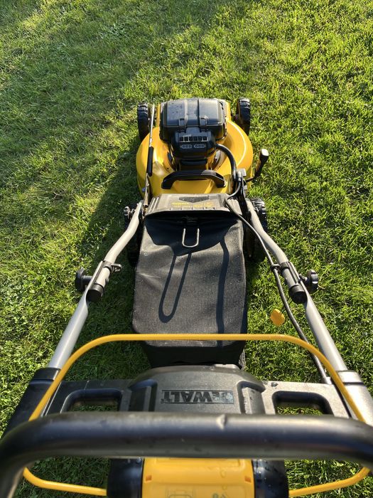 Kosiarka Dewalt DCMW 564N