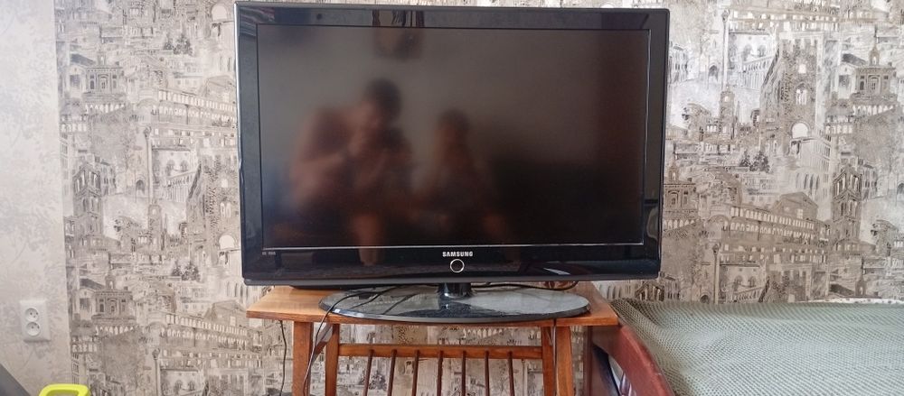 Samsung 37" LE37A430T1 — екран вмикається, але не працює
Samsung 37" LE37A430T1 — нерабочий, на запчасти или под ремонт