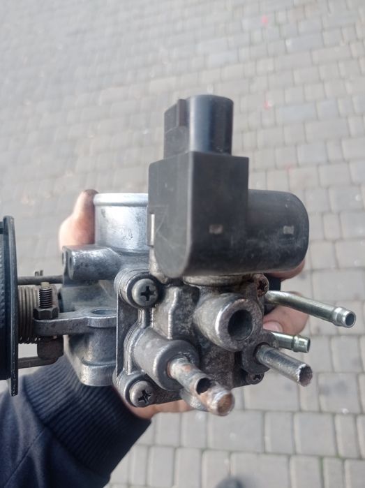 Продам Дроссельную заслонку TOYOTA 4E-FE