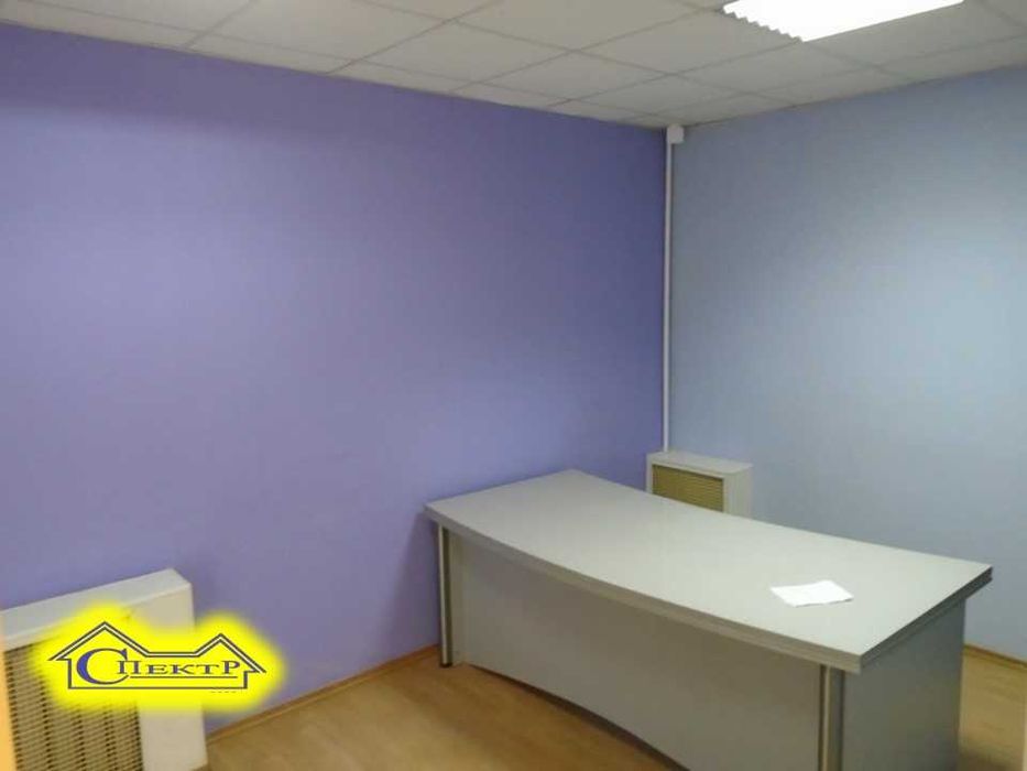 82 кв.м.  вул. Леніна(Свято-Миколаївська), 5 кабінетів .