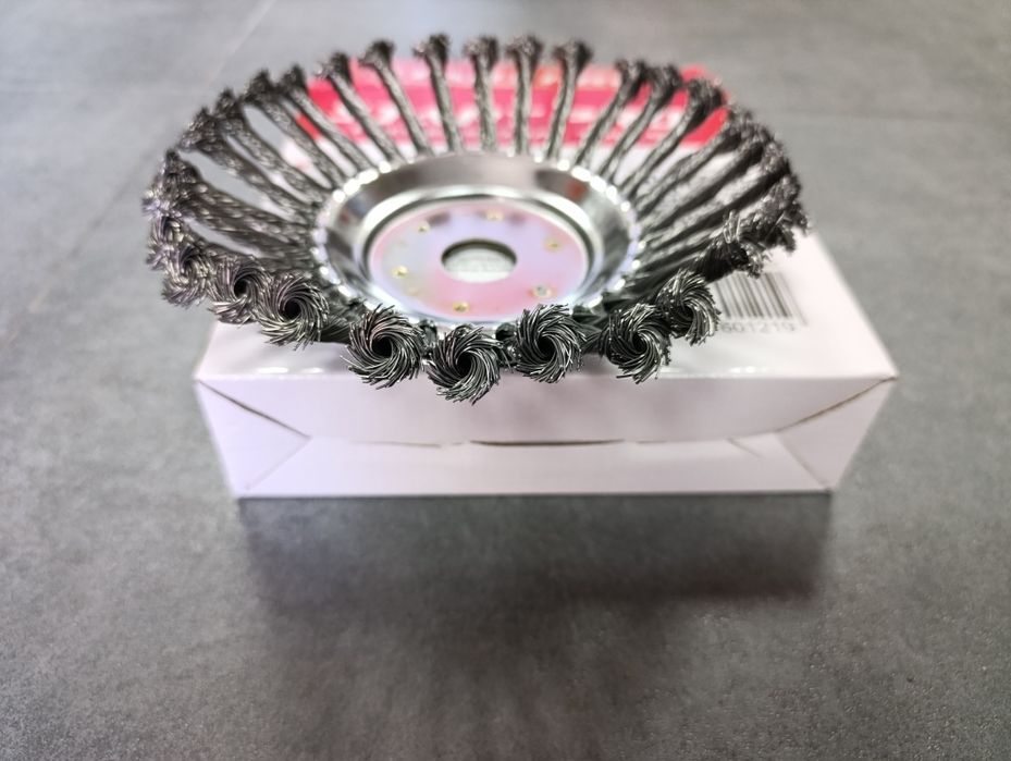 Щётка для мотокосы на бетон, асфальт, тротуарную плитку