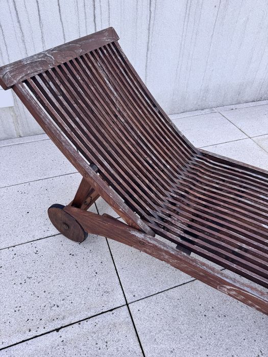 Espreguicadeira em madeira