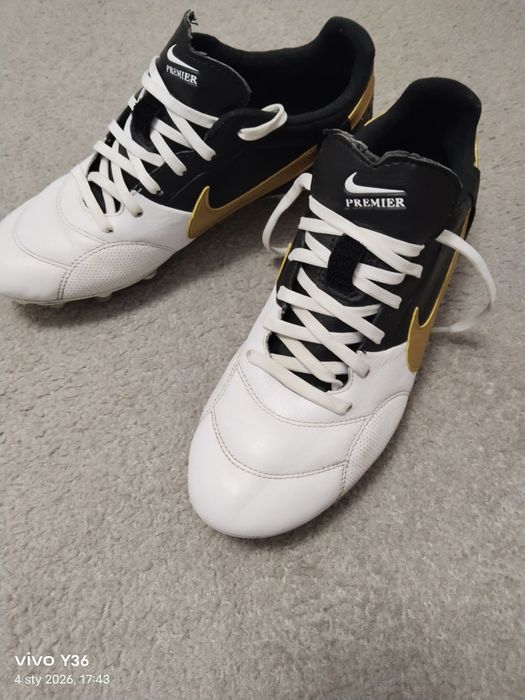 Buty używane ale bardzo dobrym stanie 2 razy tylko założone na nogę