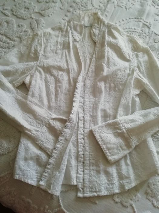 Blusa branca de fantasia da Promod