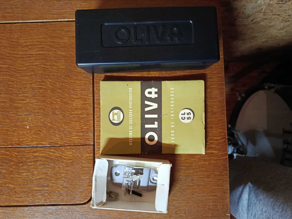 Máquina de costura OLIVA