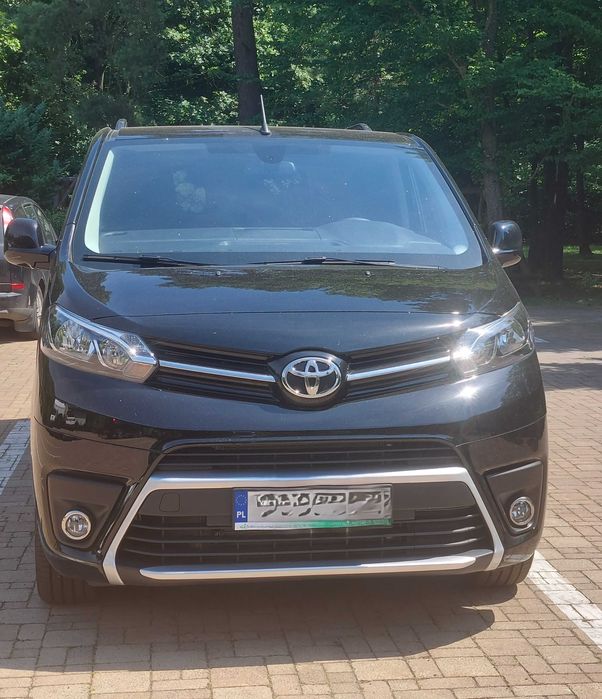 Bus do wynajęcia 9-osobowy Toyota Proace