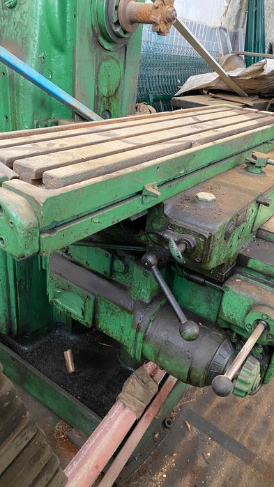 Продам широкоуніверсальний фрезерний верстат 6Р82Ш