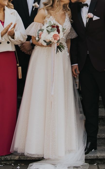 Suknia ślubna salon Nicole + długi welon