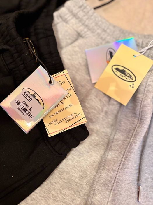 Шорти Corteiz в кольорах чорний та сірий