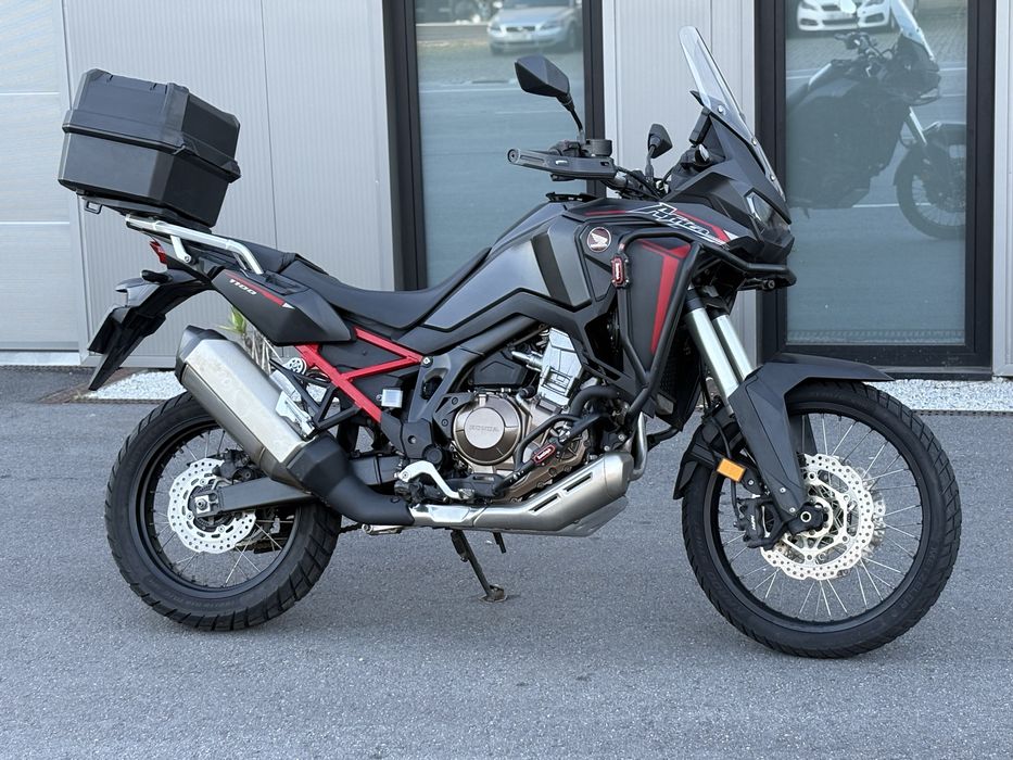 Honda Africa Twin 1100 ( aceito retomas )