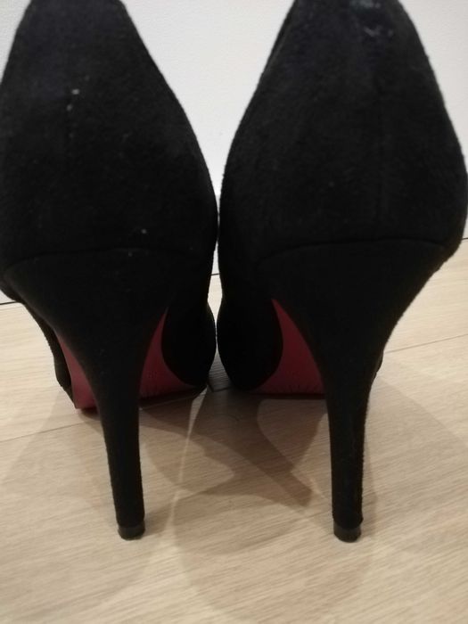 Czarne zamszowe półbuty na obcasie rozm. 38