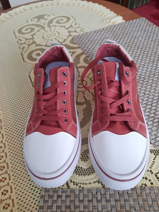 tenisówki-trampki czerwone 42-43 nowe