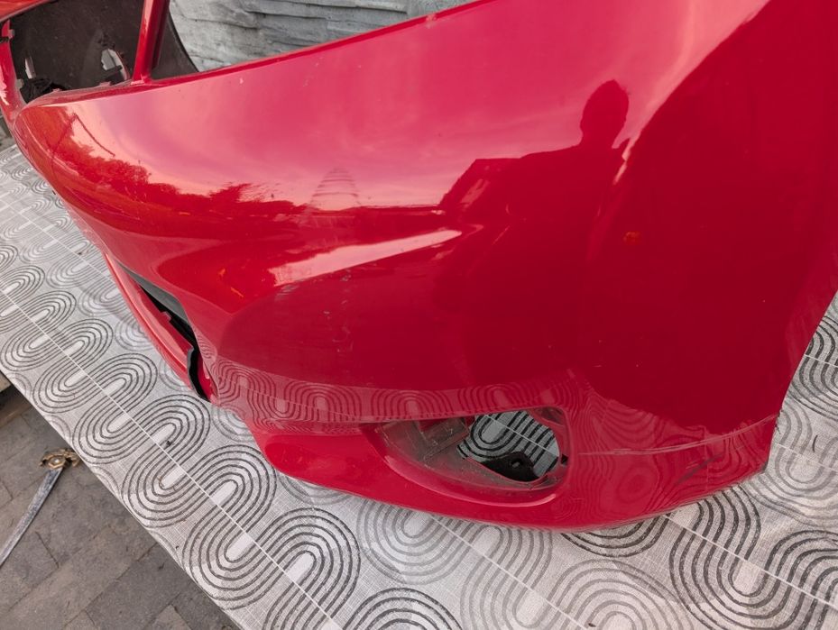 Zderzak Yaris Toyota 2013 przód czerwony