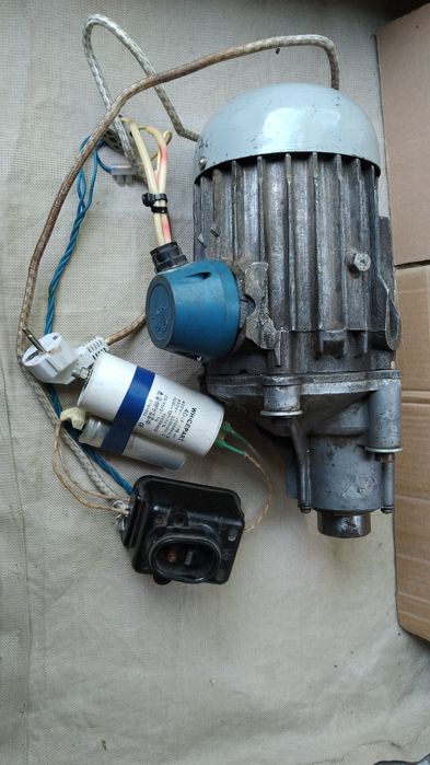 Мотор-редуктор  750 обертів,220 вольт.