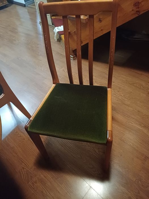 Stół z 8 krzesłami