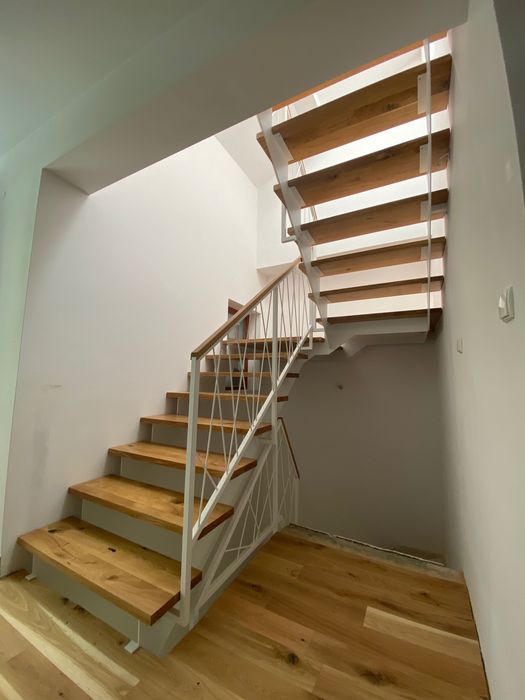 Schody metalowe loft stopnie dębowe