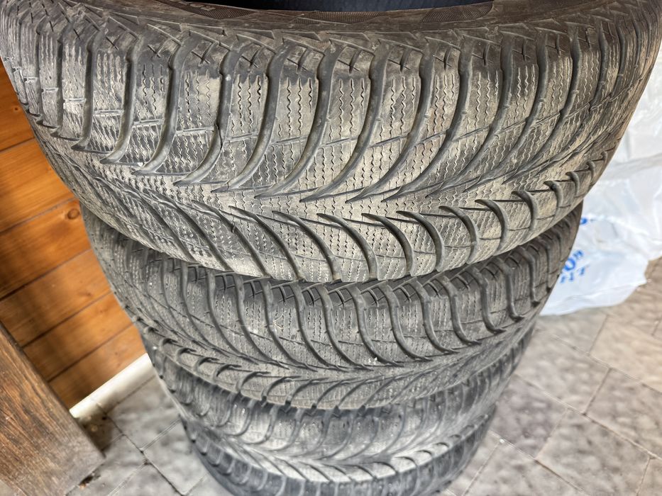 Шини зимові Goodyer UltraGrip Ice-215/65/R16