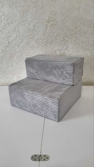 Нові сходи для собак виготовлені з щільного поролону