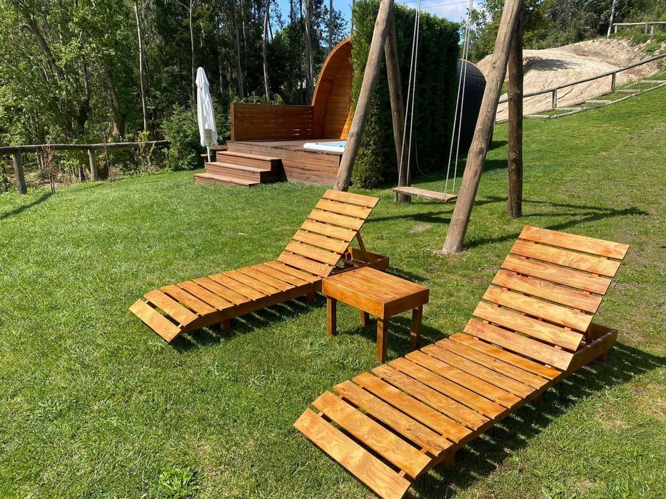Espreguiçadeiras em Madeira de Pinho Tratado