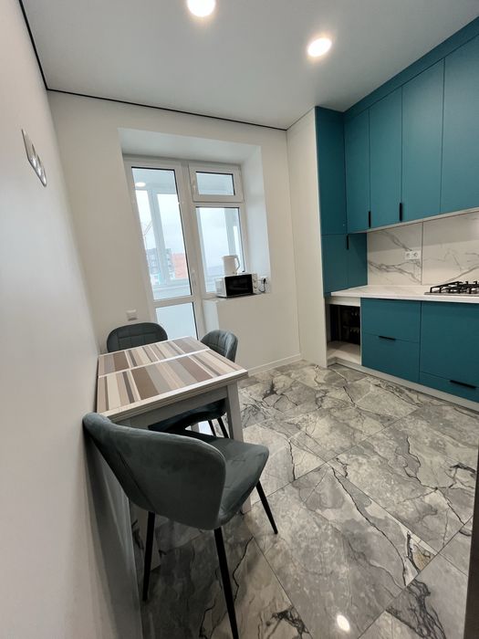 2к ЛЮКС Вул Нижня Берегова, ОАЗИС, Епіцентр, Вигляд на ПІВДЕННИЙ БУГ