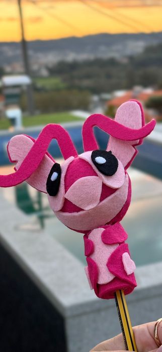 “Stitch” rosa para colocar no lápis