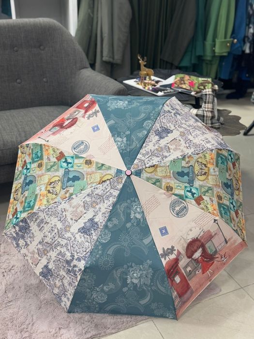 Chapéus de chuva novos com etiqueta