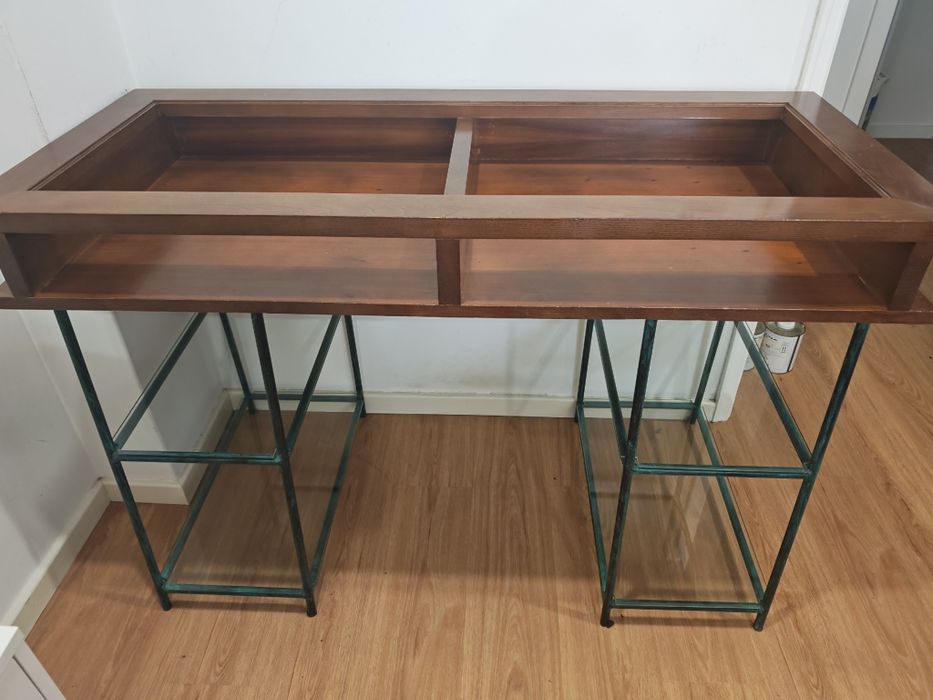 Secretária em madeira