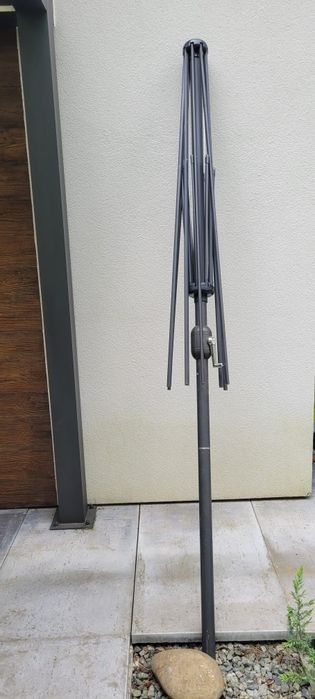 Stelaż parasola ogrodowego