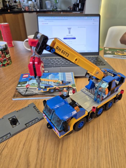 LEGO City 60324 - Żuraw samochodowy