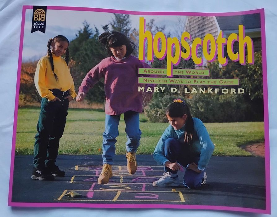 Hopscotch around the world Mary D. Lankford детская книга на англ яз.