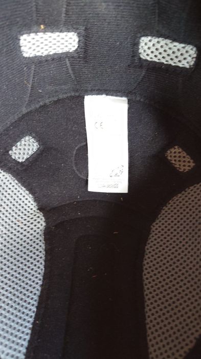 Ski: botas 40-41 e capacete UVEX L-XL - em muito bom estado