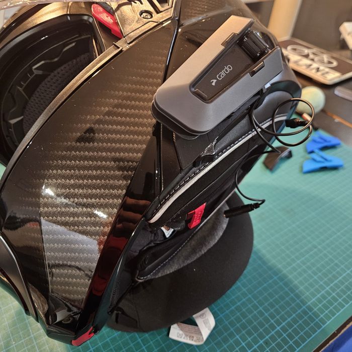 Adaptador Cardo Packtalk para capacetes HJC