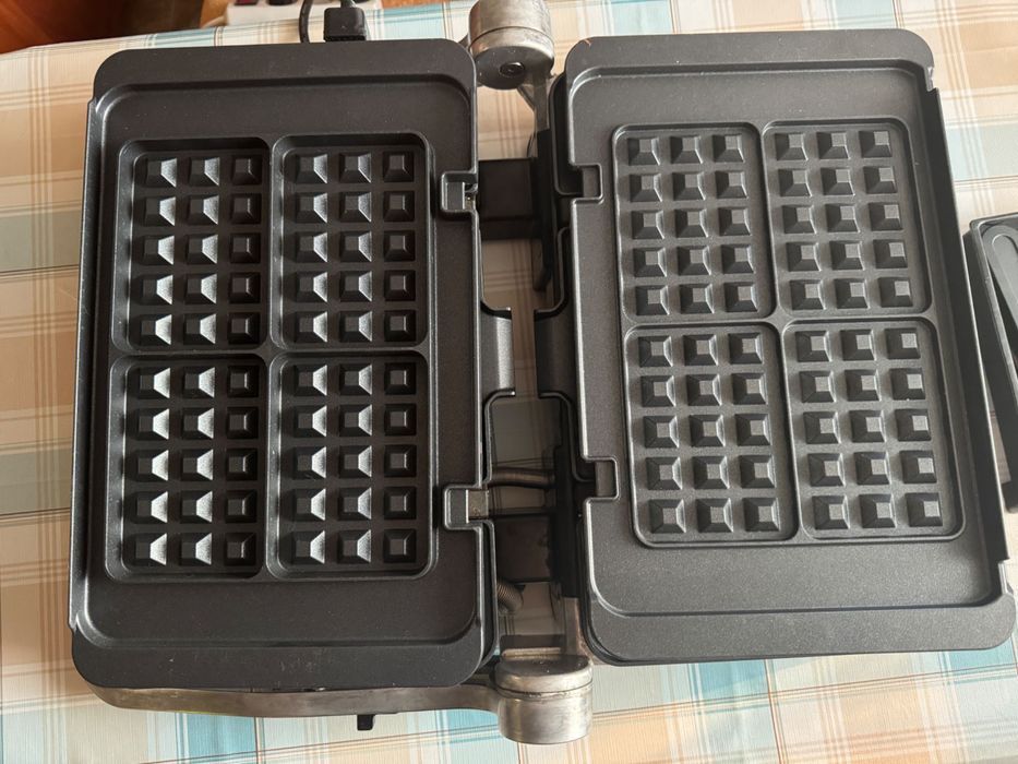 Мультигриль DeLonghi MultiGrill 1100