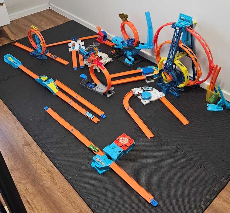 MEGA ZESTAW Torów Hot Wheels 10 różnych zestawów Potrójna pętla T-rex przyspieszacz na baterie