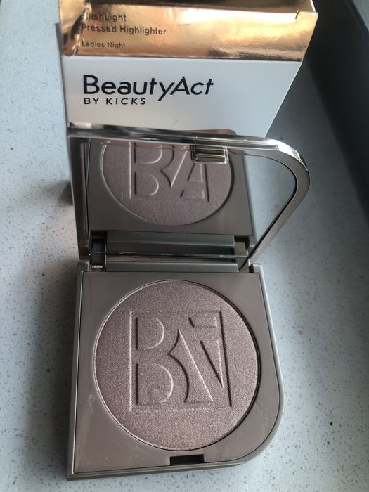 Beuty Act kicks Becca rozswietlacz